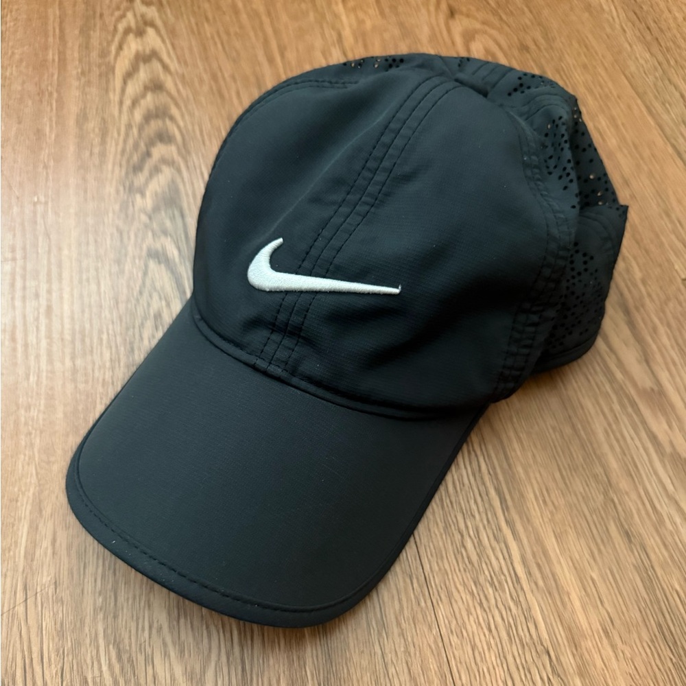 Nike Black and White Golf Cap